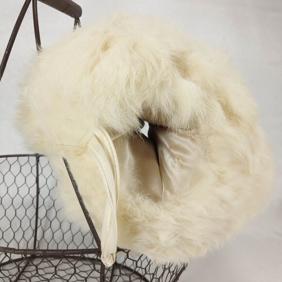 1940s Vintage Fur Muff in Winter White - Picture 3 of 5